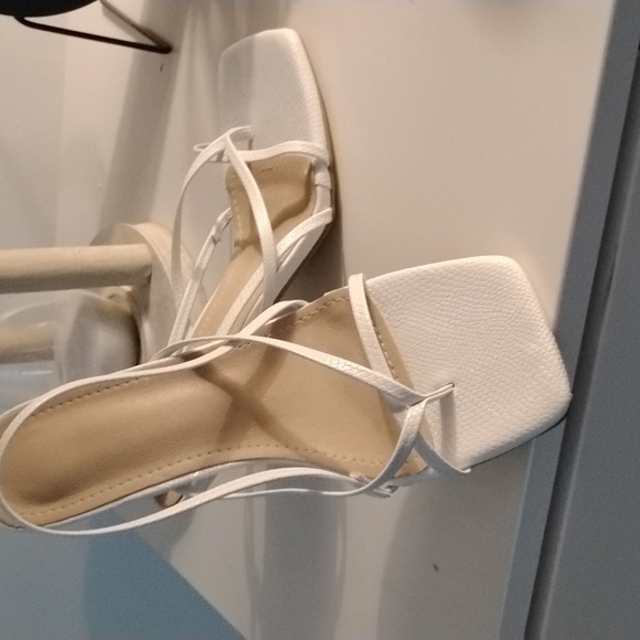 White heals - Picture 2 of 3